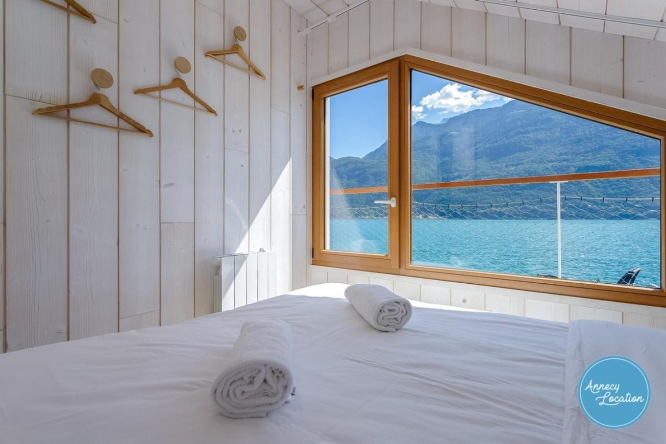 Chalet Coquillage Waterfront Escape On Lake Doussard Exterior foto